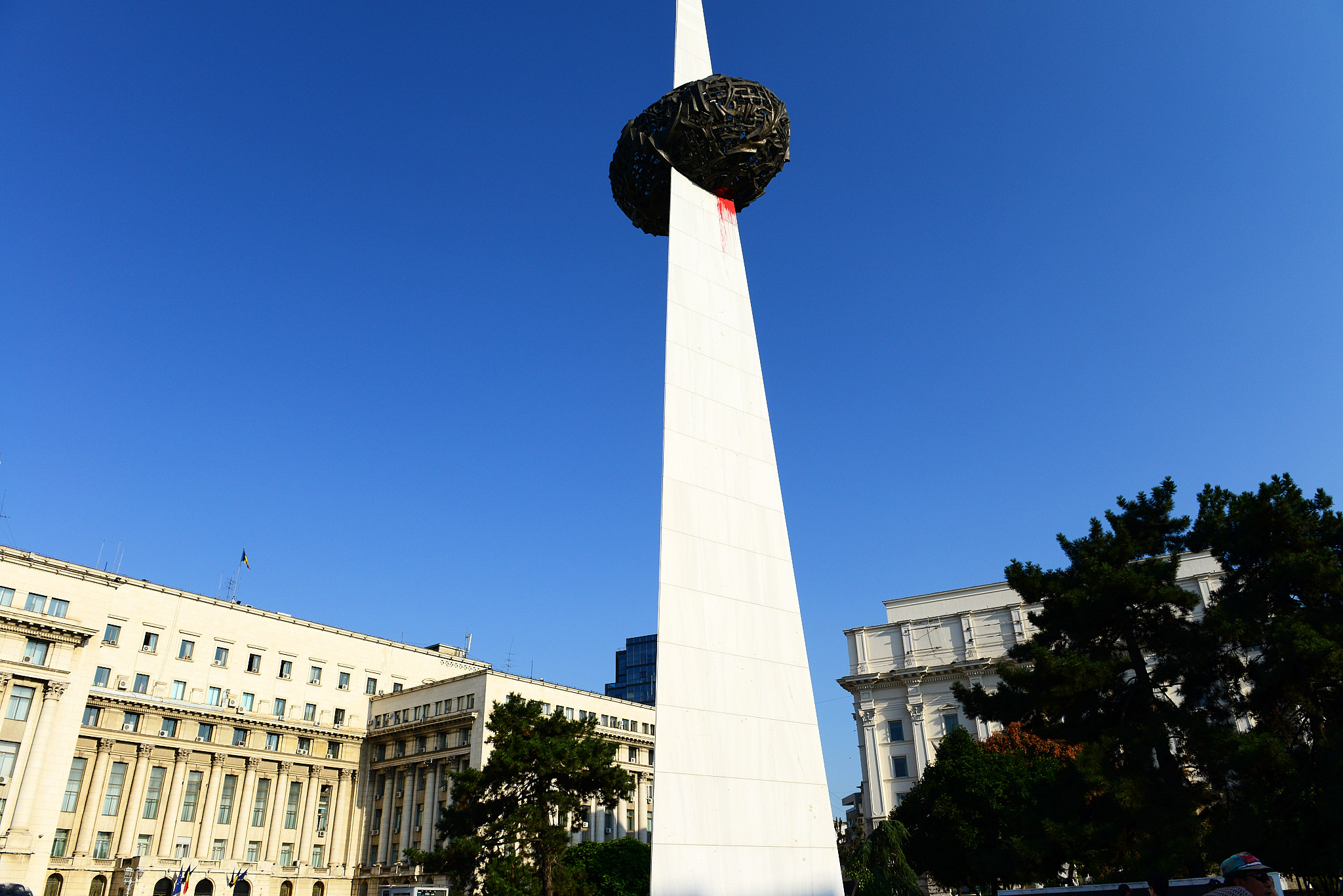 20130808 104 부쿠레슈티 국립미술관 앞 광장